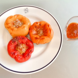 カンタン手作りソースで食べるパプリカの肉詰め